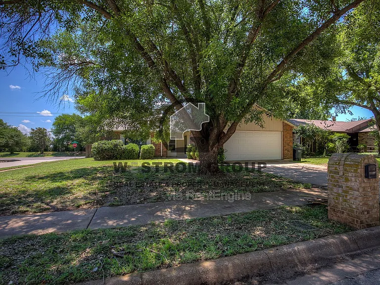 7801 Summerglen Rd — Photo 3