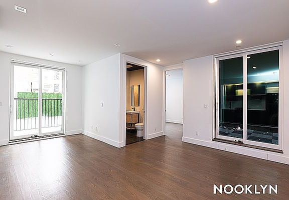 4th image of 115 Clifton Pl #1R