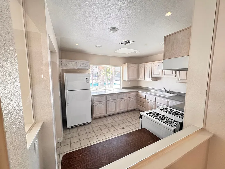 2544 Golden Sands Dr — Photo 27