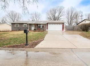 341 Woodbridge Dr, Saint Charles, MO