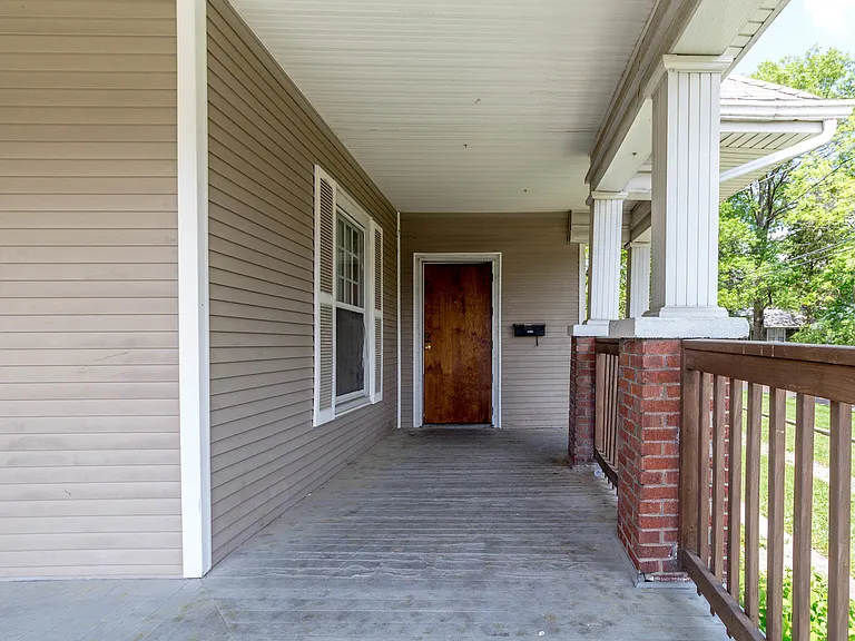 1321 Paris Rd — Photo 2