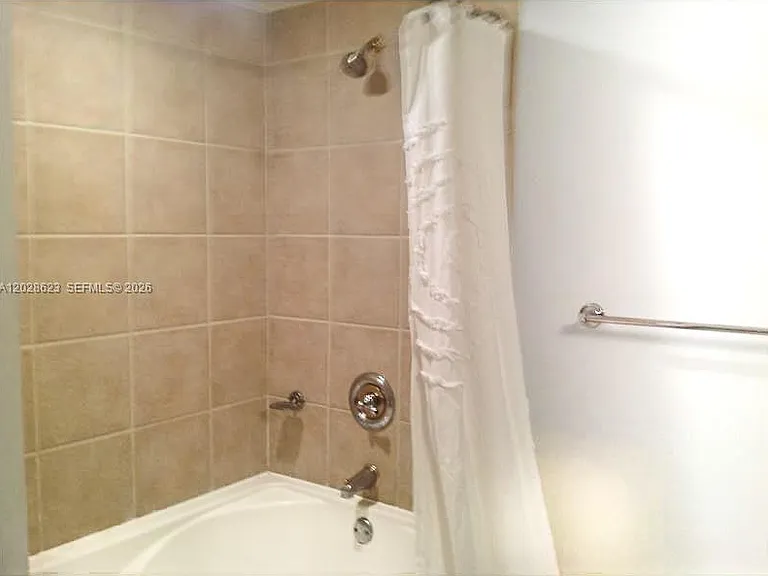 19501 W Country Club Dr #1511 — Photo 5