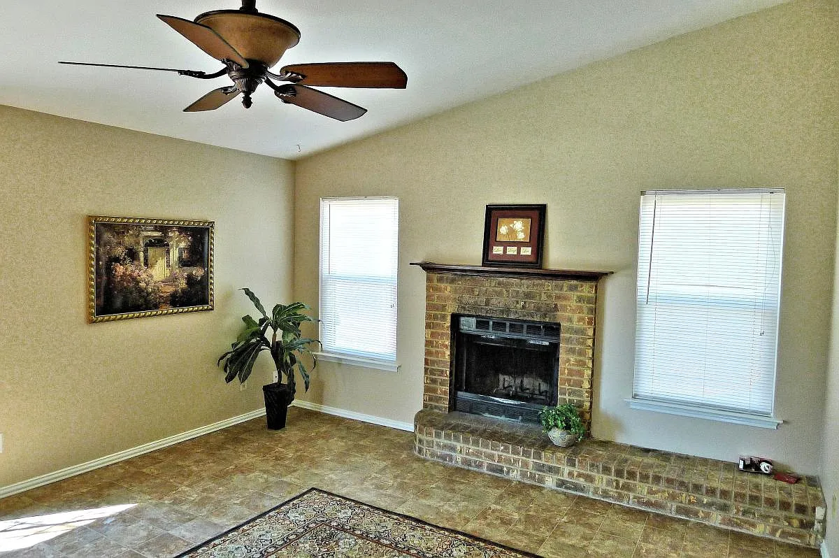 3 bed, 1285 sqft, $1,695 — Photo 2