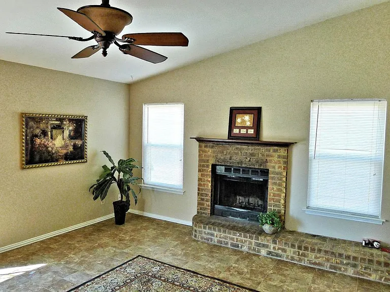 3001 Barnes Dr — Photo 2