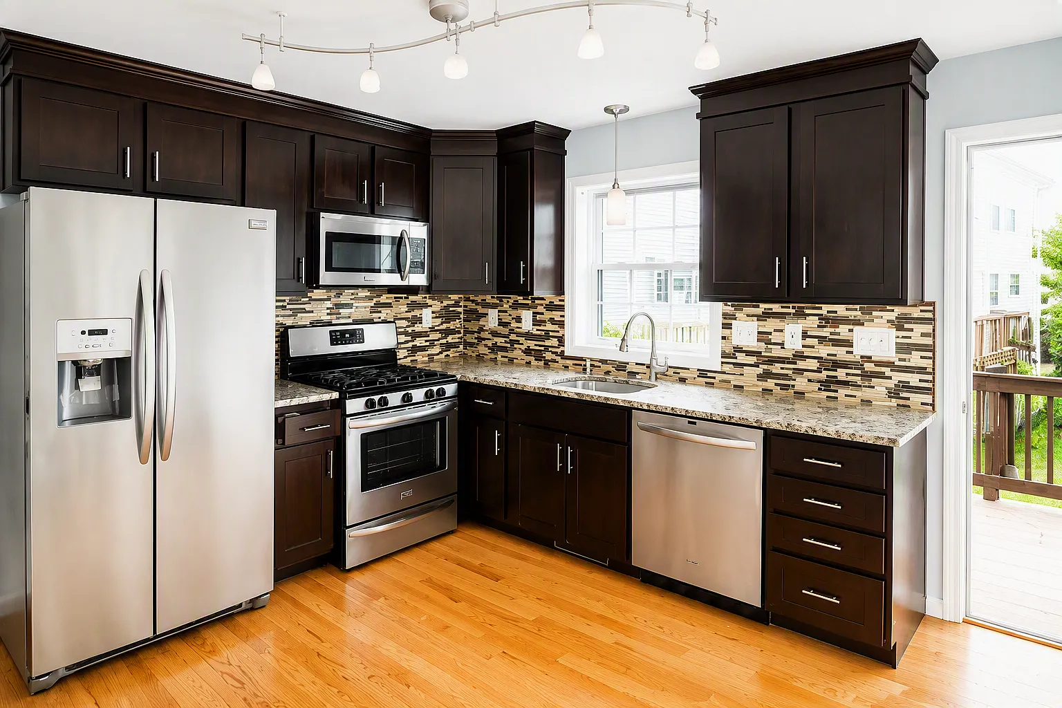 2 bed, 1.5 bath, 1443 sqft, $3,000 — Photo 2