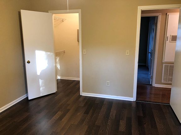 3rd image of 807 Englewood Dr