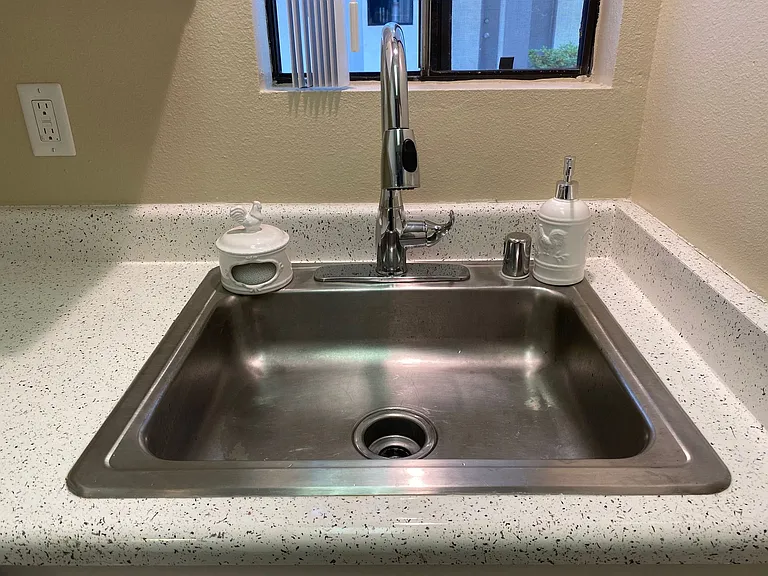 Hillcrest Palms Apartments — Photo 41