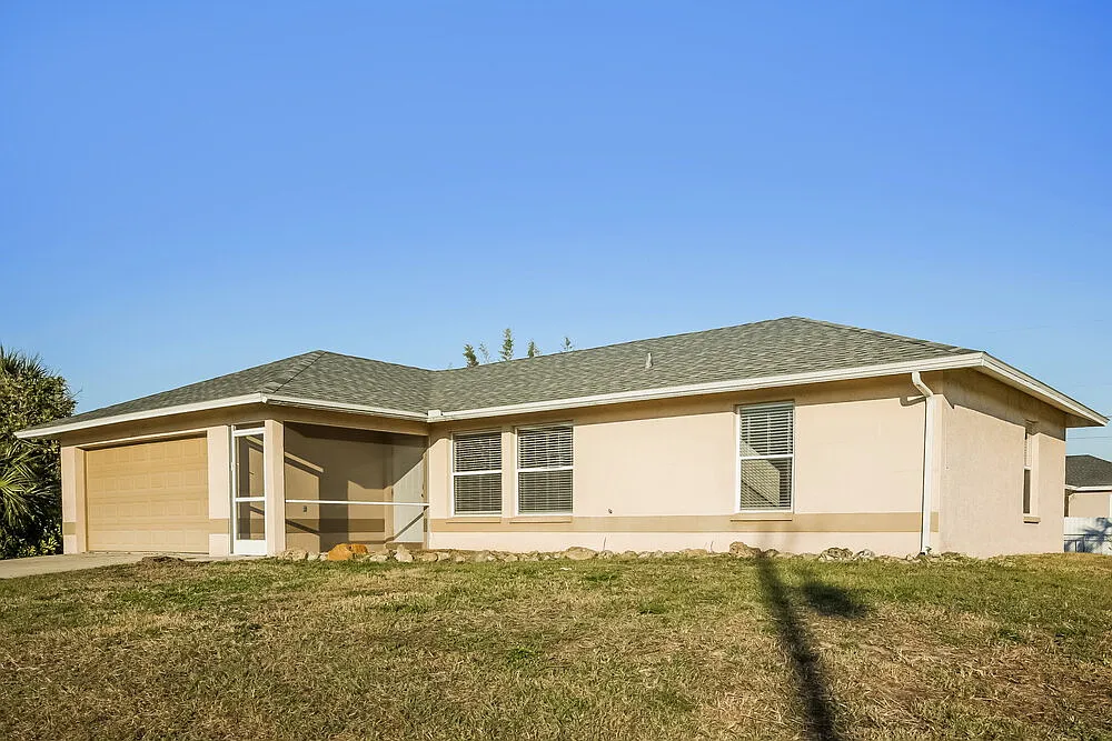 3 bed, 2.0 bath, 1116 sqft, $1,670 — Photo 3