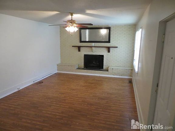 Spacious Living room area