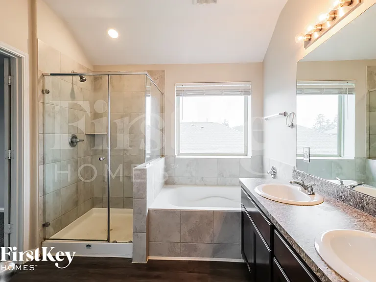 15141 Meadow Gln S — Photo 14