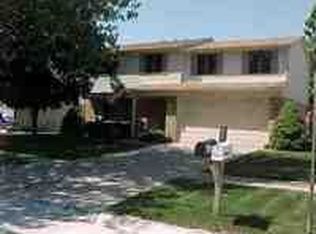 22138 S Chipmunk Trl, Woodhaven, MI 48183