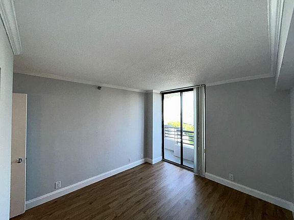 4th image of 3300 NE 191st St APT 1617