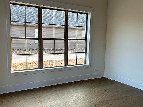 4th image of 439 Crossvine Pl