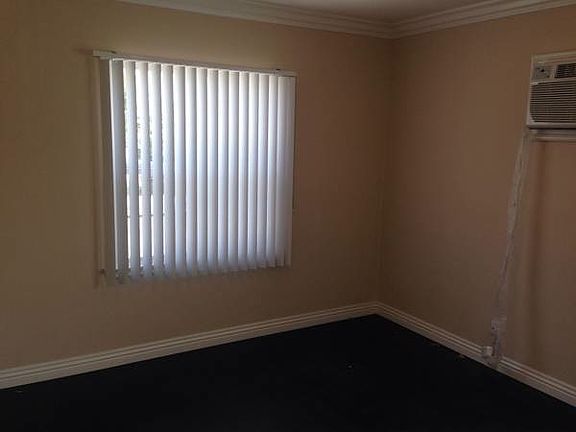 3rd image of 1009 S Orange Dr