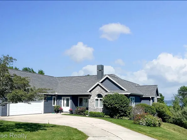 9690 E Walkabout Ln, Traverse City, MI 49684