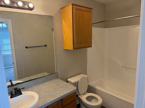 3rd image of 1802 Sara Dr Unit B