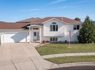 1324 Sorrento Cir, Bismarck, ND 58501