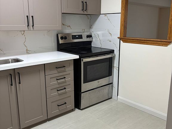 5th image of 1338 York Mills Rd #809