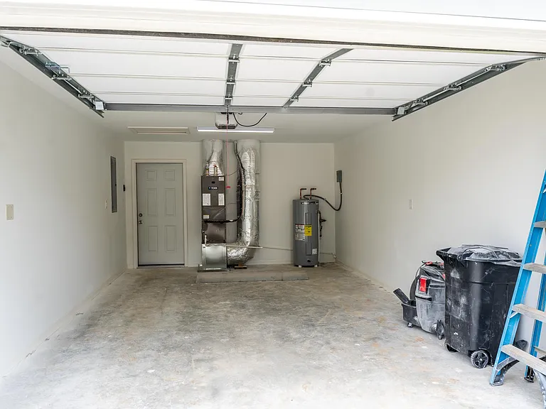 1423 Irwin Ave — Photo 14