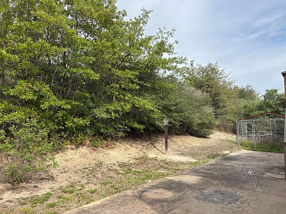 3rd image of 438 Kelley Rd