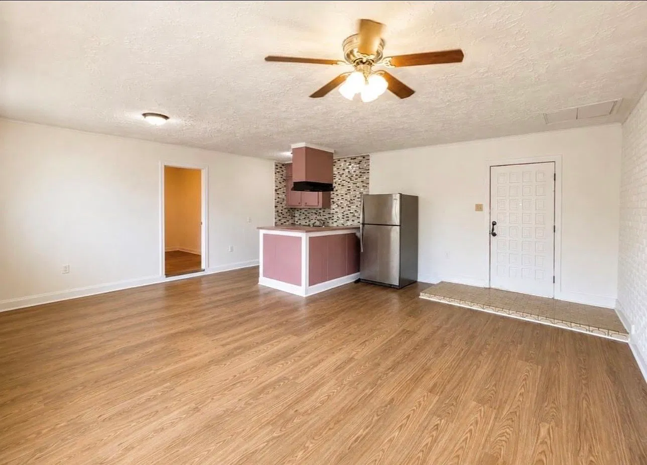 1 bed, 650 sqft, $1,000 — Photo 3