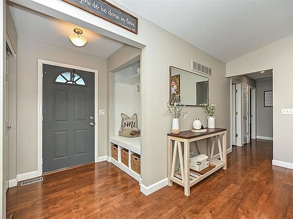 3rd image of 804 Hunter Chaise Dr