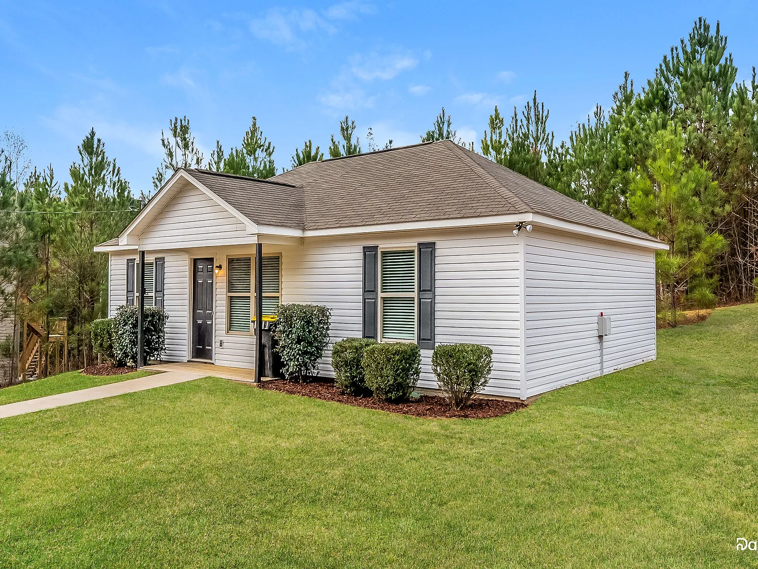 3 bed, 2.0 bath, 1012 sqft, $1,340 — Photo 3