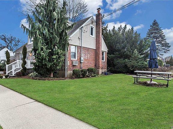3rd image of 627 Princeton Ave S