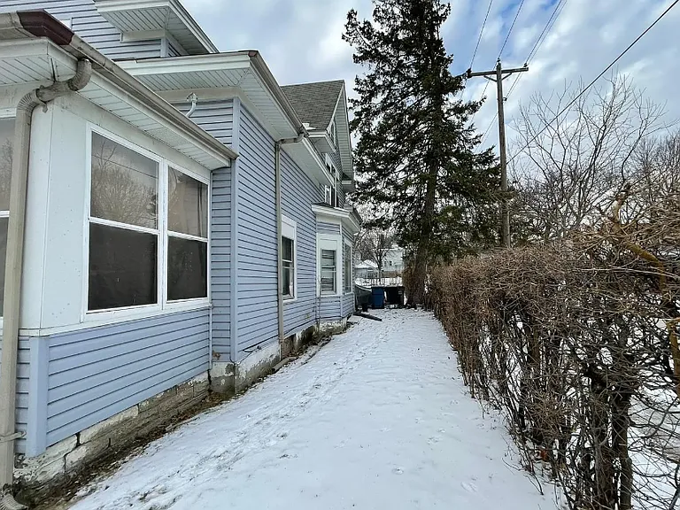 2225 Bryant Ave N — Photo 3