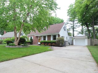 45 Brixton Rd, Merrick, NY 11566