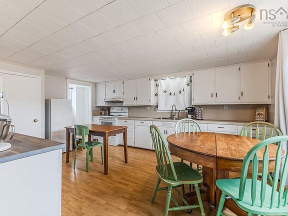 5th image of 17 Lake Rd