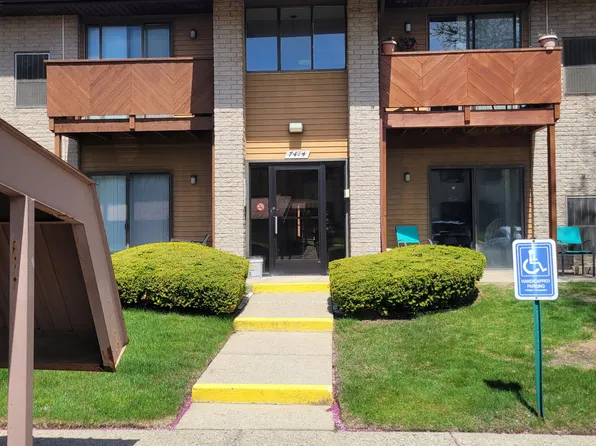 7414 Manor Cir APT 203, Westland, MI 48185