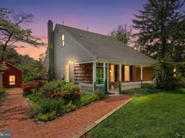 1974 Yingling Dr, Spring Grove, PA 17362