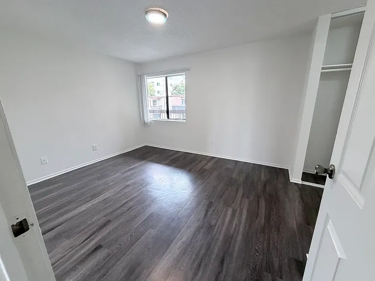 HILLHAVEN APARTMENTS — Photo 18