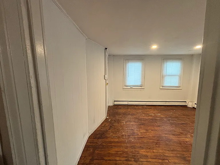 121 Bridge St — Photo 2