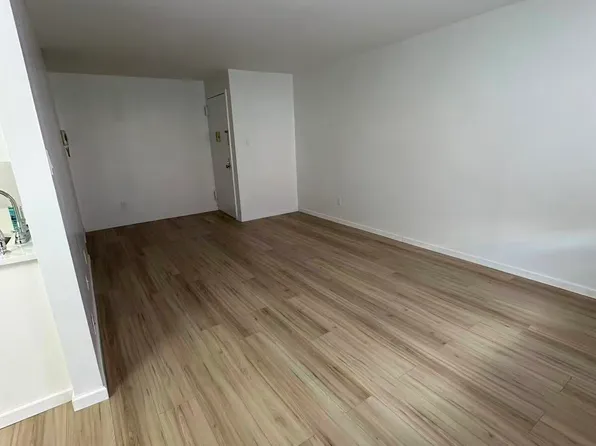 1290 Rockland Avenue image 2 of 8