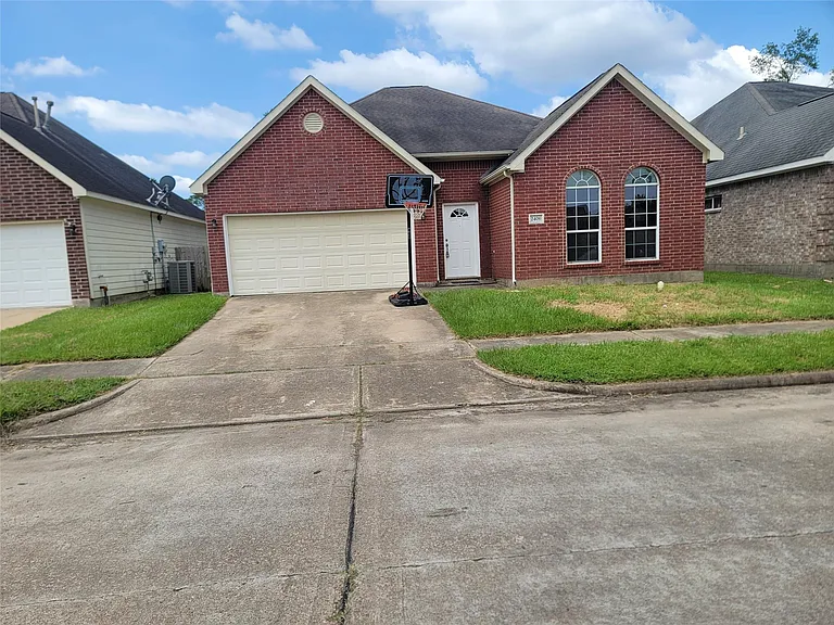 2406 Hawks Rd — Photo 4