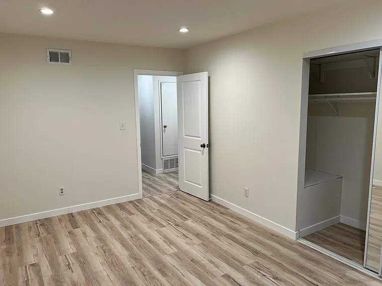 4516 Bond St — Photo 8