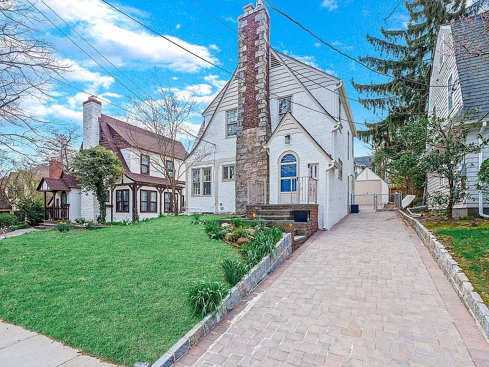 1st image of 340 Manor Rd