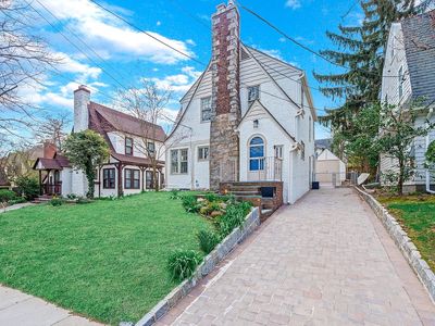 340 Manor Rd, Flushing, NY, 11363
