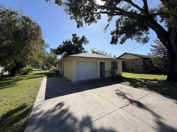 1429 49th St E, Palmetto, FL 34221