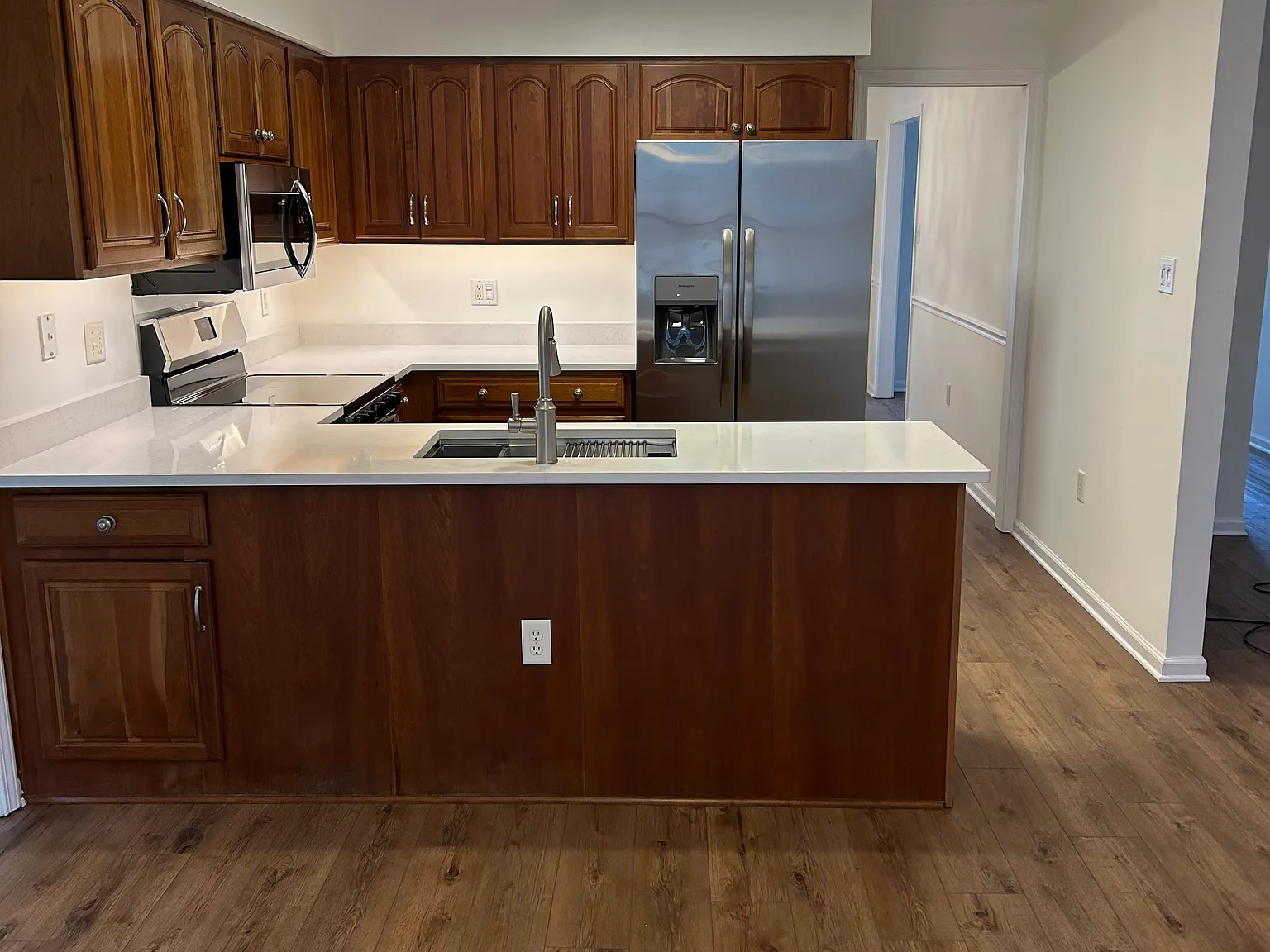 3 bed, 2.5 bath, 2046 sqft, $3,100 — Photo 2