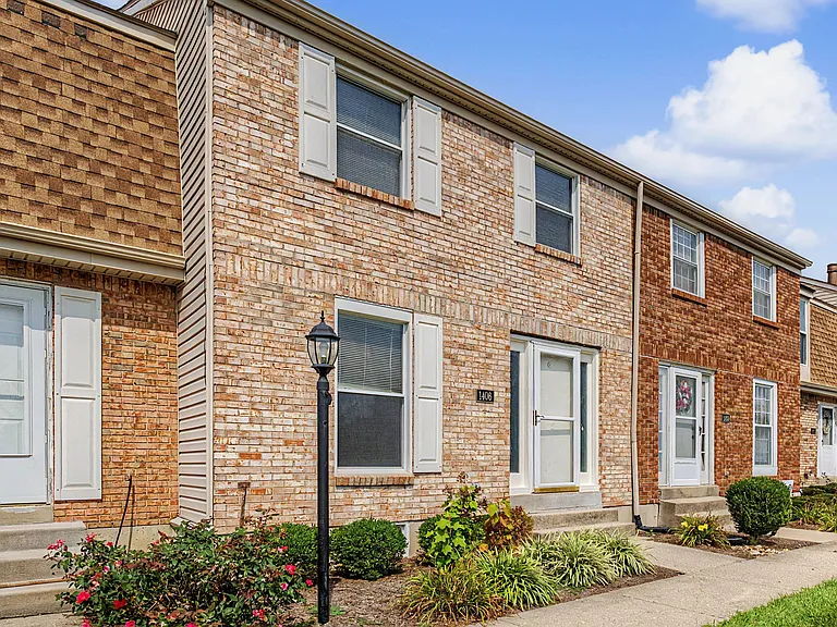 1406 Old Town Ct — Photo 4