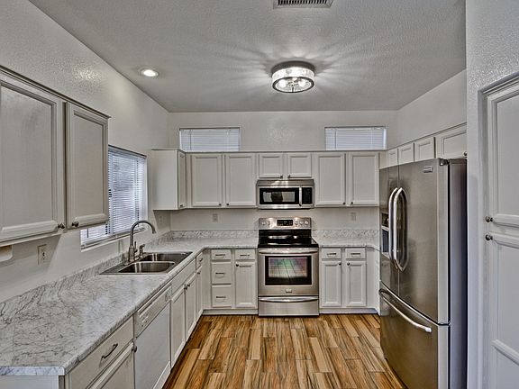 3rd image of 15401 W Domingo Ln