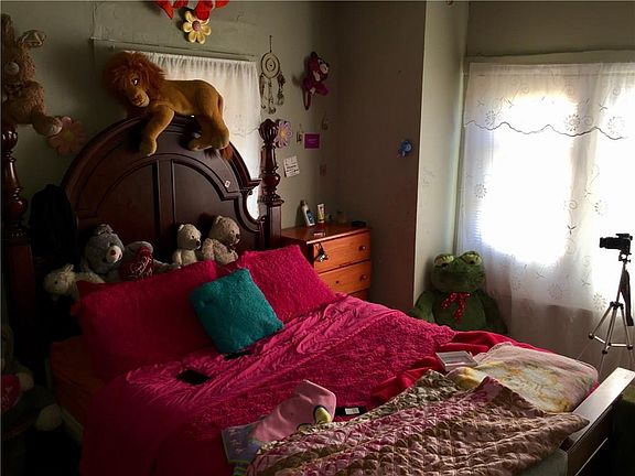 4th image of 1435 Stella Ave