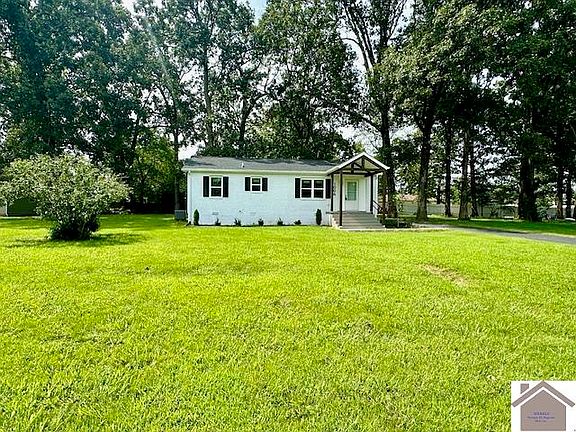 2nd image of 1006 Oak Grove Cir