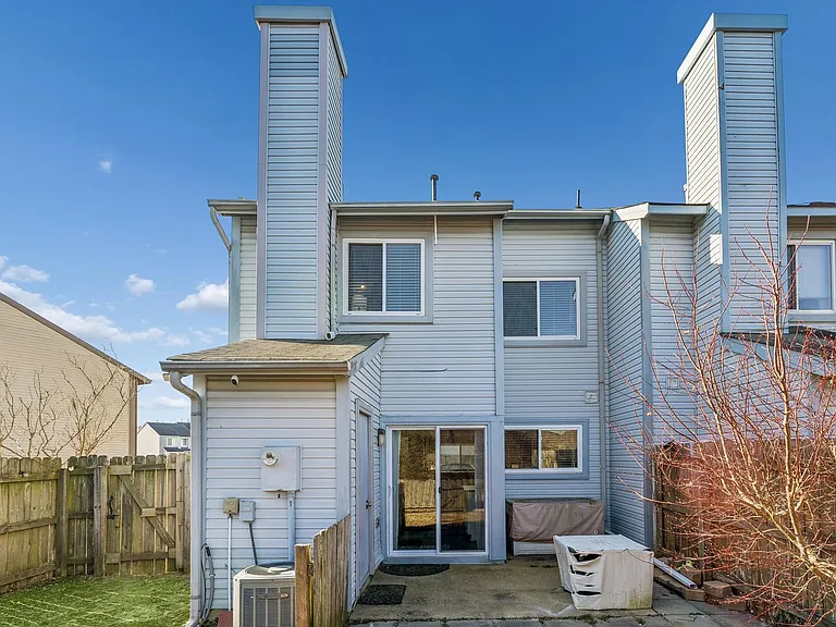 762 Quesnel Dr — Photo 33