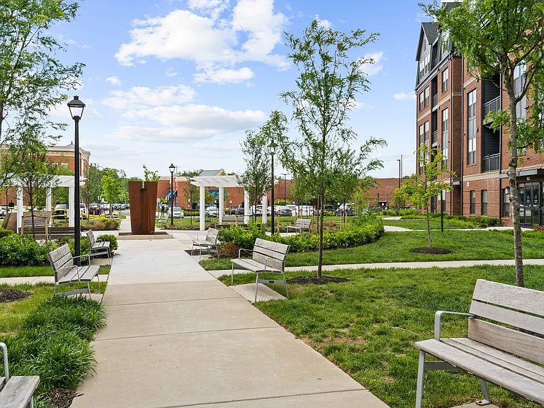 3925 Fair Ridge Dr #201 — Photo 32