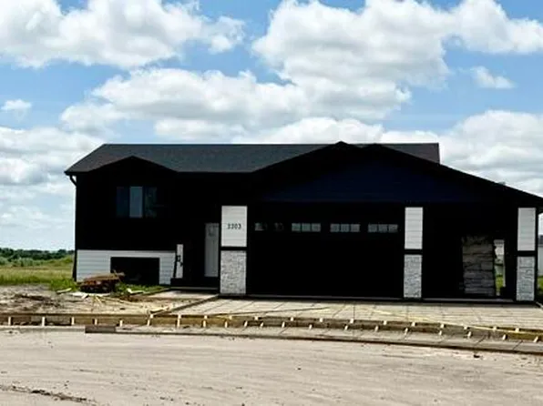 3303 Northview Ln N, Aberdeen, SD 57401