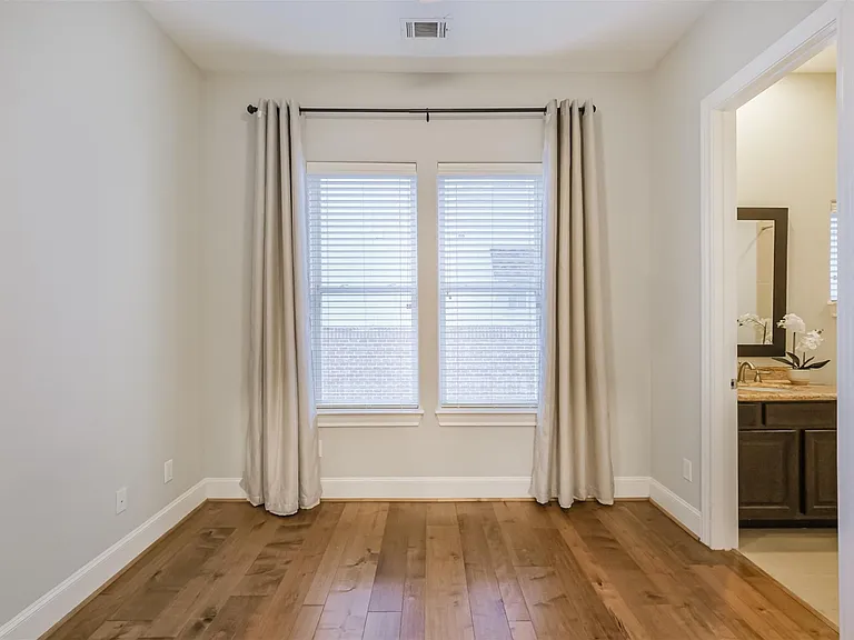 3907 Austin St — Photo 35